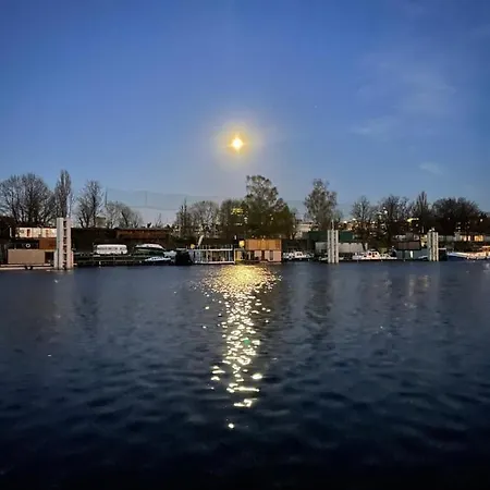 Båthotell Houseboat Ginger Prag